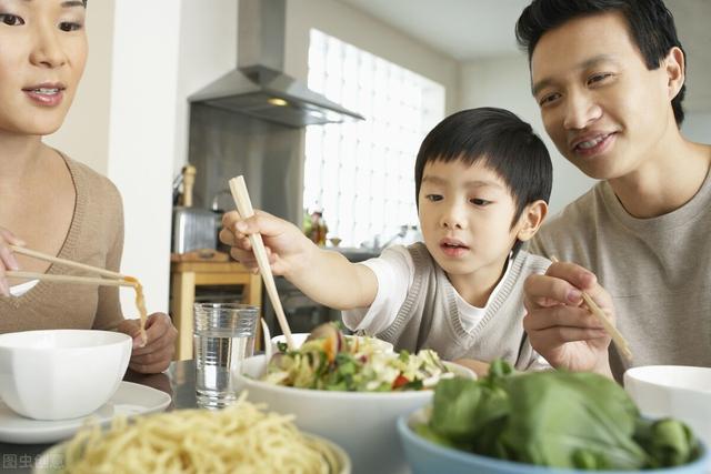 人到中年，懂得吃很重要！做到饭后“三不要”，肠胃也会感激你