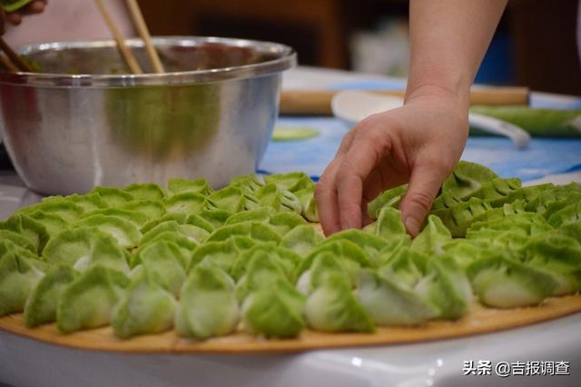 味道|三代人宅家过年：在厨房里烹调打擂，家的味道酝酿得愈加醇香绵长！