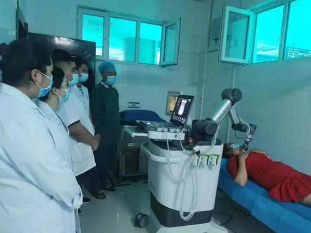 超声|千里眼+顺风耳！闵行这台机器人绝了