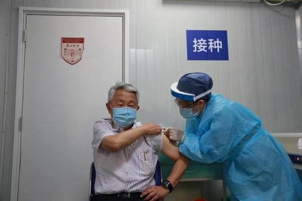 接种|80岁周良辅院士今天接种新冠疫苗