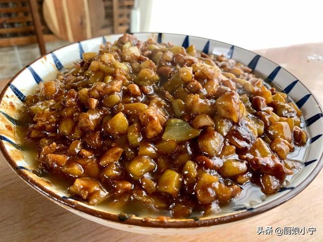 不管蒸包子还是馒头，和面时多加1个小，出锅蓬松暄软，还不塌陷