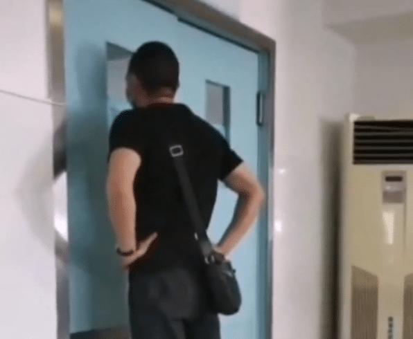 玻璃球的空气|22岁准妈生娃产房外四个男人称是孩子爸爸孩子出生后妈妈泪流满面