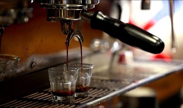 陈育德|同心奔小康｜陈育德：从咖啡厅吧员到创建自己的茶饮原料王国