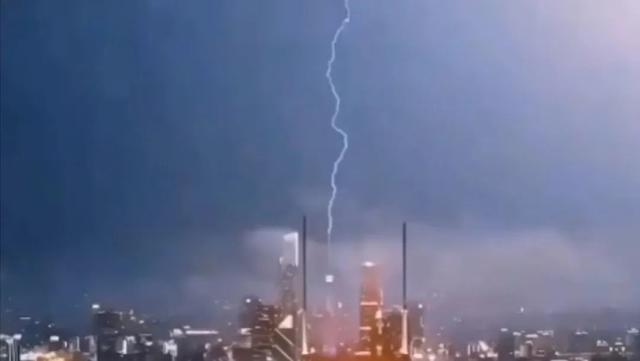 『开心的笨小孩』暖哭！二胎妈妈暴雨夜临产，多亏了他们！