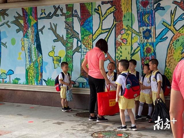 超级宝妈|直击｜广州萌娃返园首日，老师家长“成功交接”