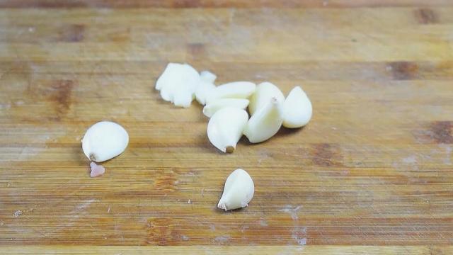 香菇和四季豆一起做，居然这么好吃，美味解馋，上桌全家抢着吃