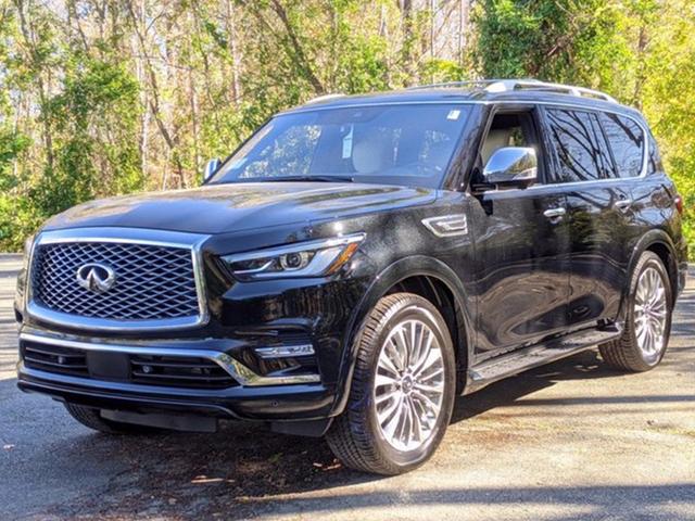 英菲尼迪QX80实拍！搭5.6L V8引擎，双色内饰+嵌入式大屏