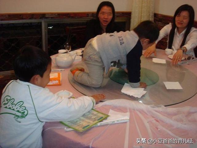 [你的育儿经]孩子吃饭有这3种表现，长大可能没有出息，妈妈赶紧帮孩子改了吧