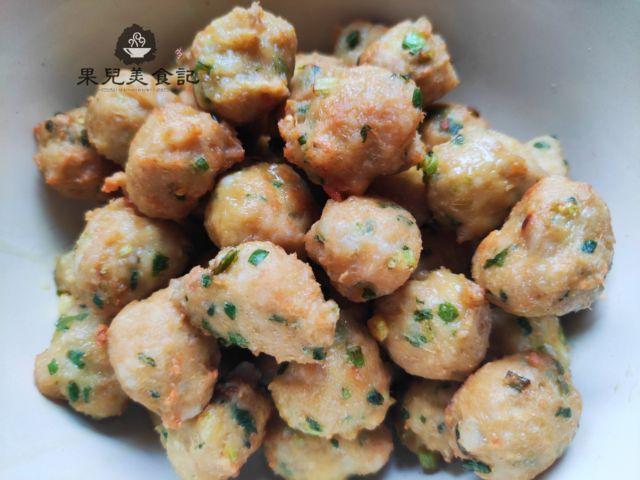 冬天，炸一份丸子，煮一锅汤，比炒菜简单，鲜香美味，暖和过冬