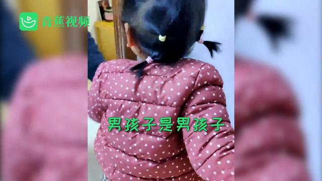 孩子|萌娃明白男女有别拒绝爷爷玩笑触碰 母亲：从小教她男女有别 懂得保护自己