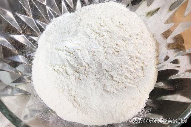 天冷早餐不能将就，5种食材做锅疙瘩汤，热乎乎的，全家吃美