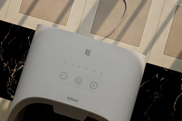 年轻人何必只泡枸杞，加上左点小仙智能蒸汽足浴盆会更舒爽