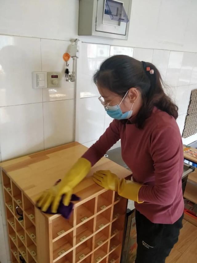 #你的育儿经#严格防控 筑牢病毒隔断屏障—县同和幼儿园全力做好疫情防控开学前消毒工作