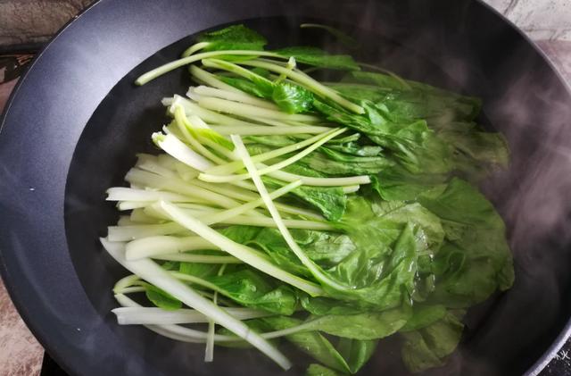 冬天，就馋这“菜团子”，粗粮细作，全面营养，比吃馒头强多了