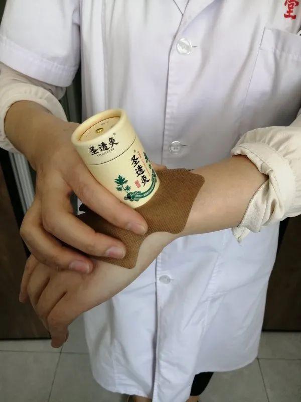 女士|推拿馆做艾灸治疗感冒，银川半岁女婴两条小腿深二度烫伤……
