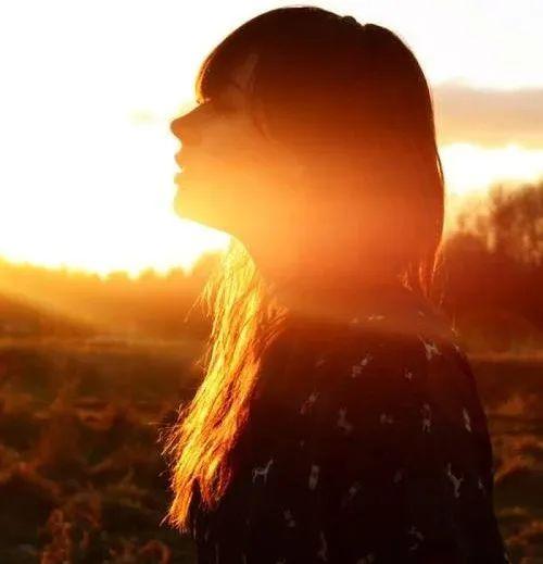 鹿畔阳光|“姐圈”告诉我们：不靠老公靠自己，是更帅更有底气的