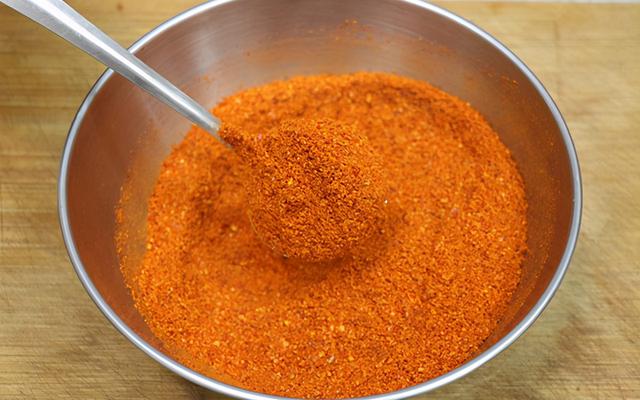 大厨教你秘制香辣红油，色泽红亮，味道醇厚，拌面蘸酱不可少