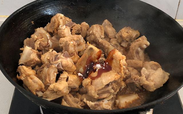 老妈一直在用的排骨做法，用了30年，做法简单，软烂脱骨没腥味