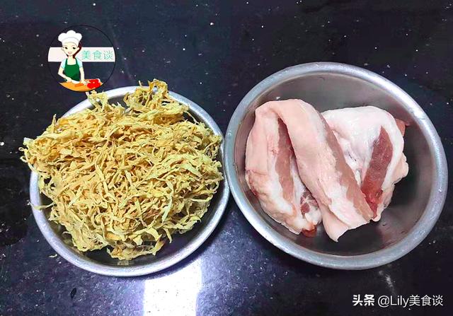 适合冬天吃的一道炖菜，越冷吃越香，鲜香滋补，炖一锅全家人爱吃