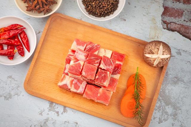 不管炖牛肉还是炖羊肉，记得多放2味料，肉质快速软烂，没腥味
