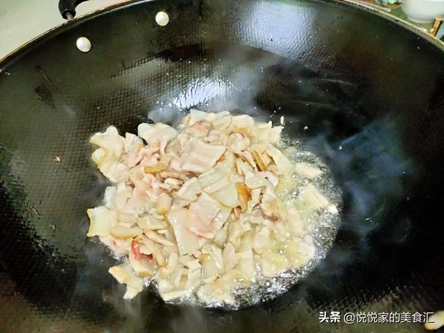 冬天家人就爱吃这菜，6元一斤比豆角干好吃，简单一炒比炖肉馋人