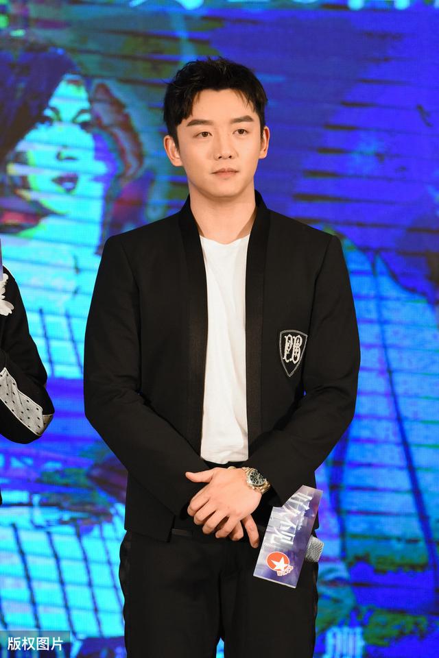 郑恺拽郭麒麟裤子，扣子崩开，这也太尴尬了|fun娱乐