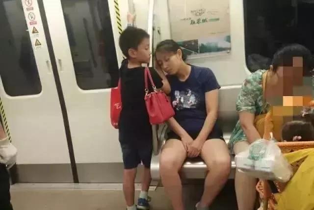 超级宝妈|孩子有没有教养，坐一趟地铁“原形毕露”，重新认识家庭起跑线