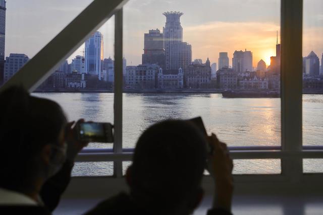 「旅行百事通」上海浦江游览复航开出首个航班 浦江两岸美景尽收眼底