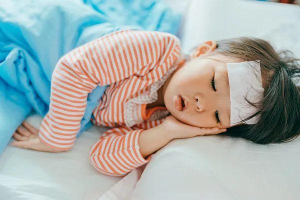 「你的育儿经」孩子忽然高热伴抽搐，把午饭都吐了……竟是这个常见病