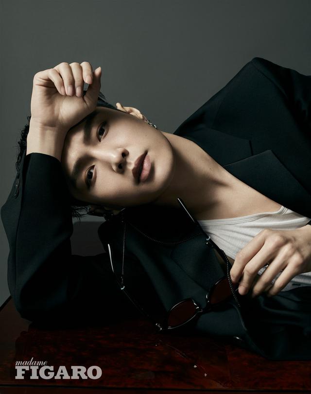 张艺兴杂志大片 演绎别样质感新华网客户端