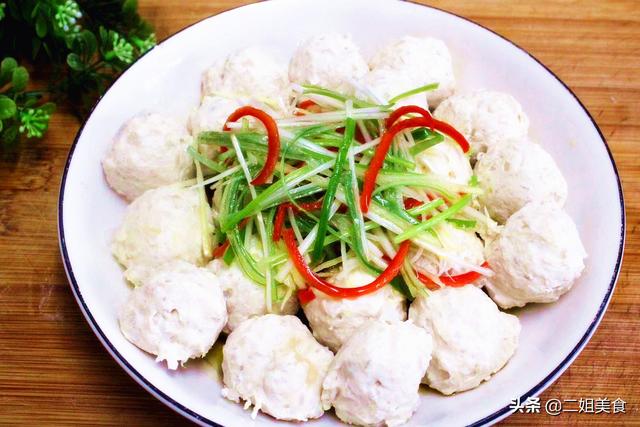 冬天，猪肉牛肉靠边站，这肉营养全面，搭配萝卜做成蒸菜太鲜嫩了