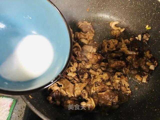 堪比吉野家的秘制肥牛饭，你一定要试试