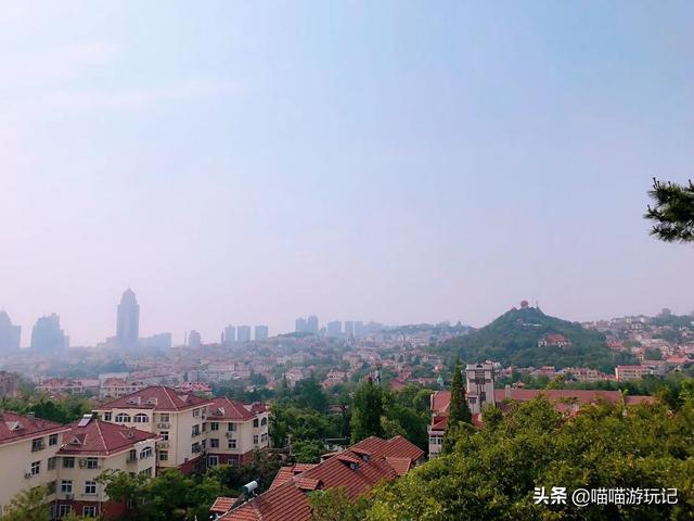 「玩乐足迹」海拔只有60米的青岛小鱼山，是欣赏老城区的最佳地，游客却不多