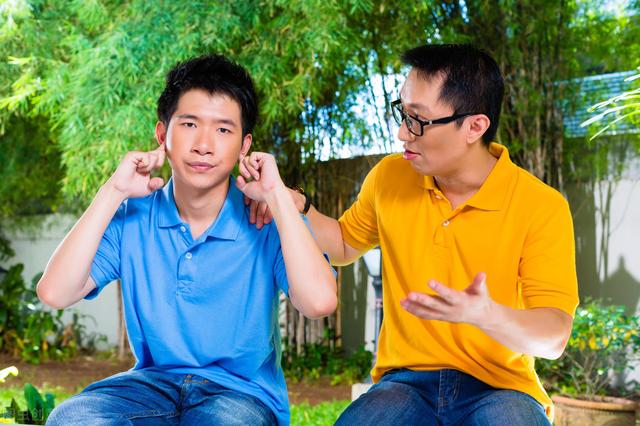 忆美好时光|爸爸以为在谈心，孩子却觉得在受刑，你家亲子沟通出发点对了吗？