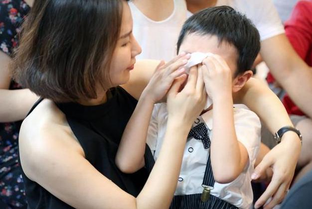 「超级宝妈」爸爸姓“日”，给孩子取名太头疼，爷爷随口取名全家人拍手叫好
