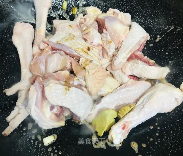 鸡肉这样炖，软嫩鲜香，营养滋补！学会了，聚餐的时候露一手吧