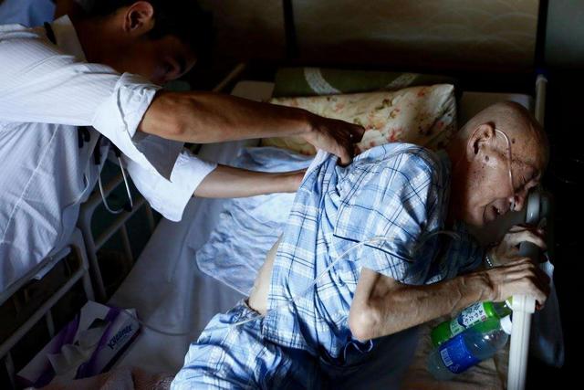 什么原因阻碍年轻人生娃？网友：女的越来越独立，男的越来越妈宝