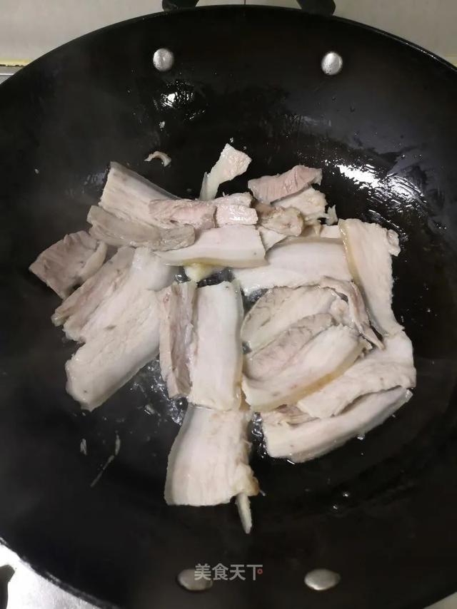 回锅肉：香辣入味又不腻，配上一碗白饭，简直了