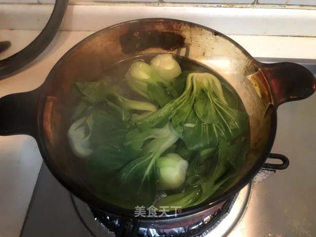 天冷了，自制一份香喷喷的煲仔饭！有菜有肉，越嚼越香