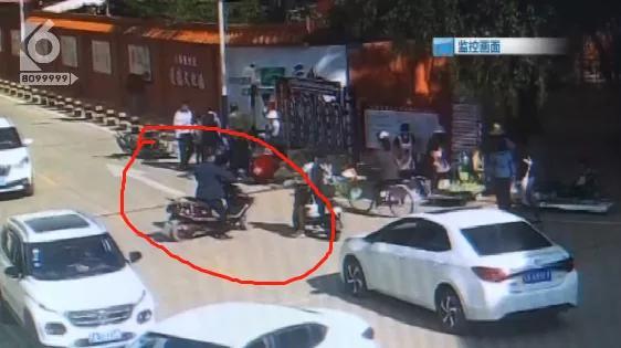 光明网|气愤！婴儿被撞 颈椎骨折，肇事电动车犹豫一分钟后跑了