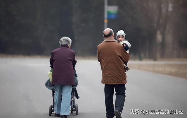 全网“最硬核奶奶”火了，专治不吃饭的宝宝，网友：姜还是老的辣