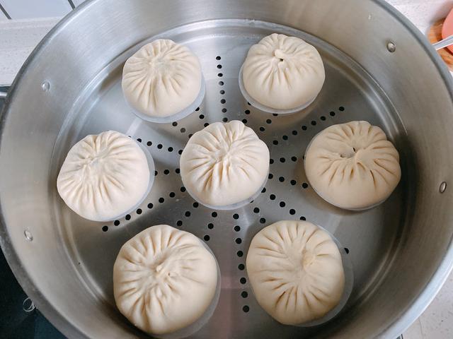 应季的冬笋馅包子，冬笋处理是重点，这样做的包子皮薄馅多还爆汁
