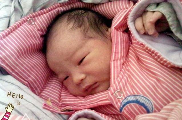 「你的育儿经」孕妈担心宝宝长相“随爹”，孕期疯狂吃西柚，孩子出生俩人都乐了