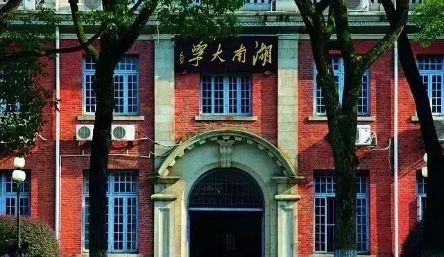 暖先生格调▲看完这些最美大学，我决定今晚再多学1小时！