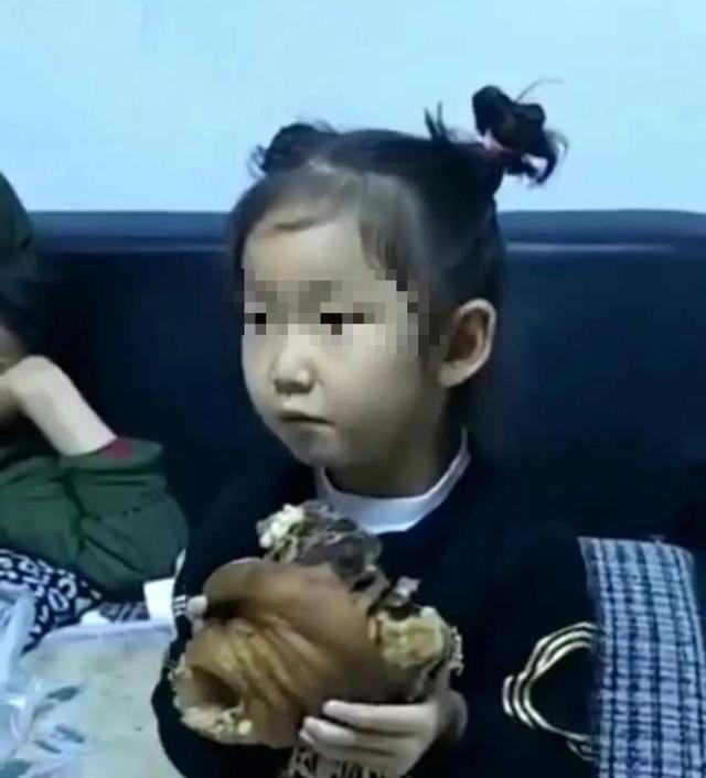 优雅的叶子■4岁女童被“网红”后妈虐待濒死：有些人，真的不配当父母