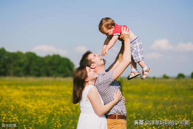 「你的育儿经」半夜宝宝哭闹不止，宝妈气急把鞋踢到丈夫碗里，他让网友评理