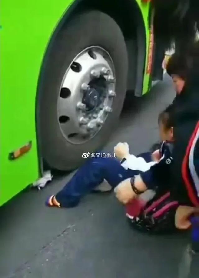 超级宝妈|心揪着疼！请看好我们的孩子！