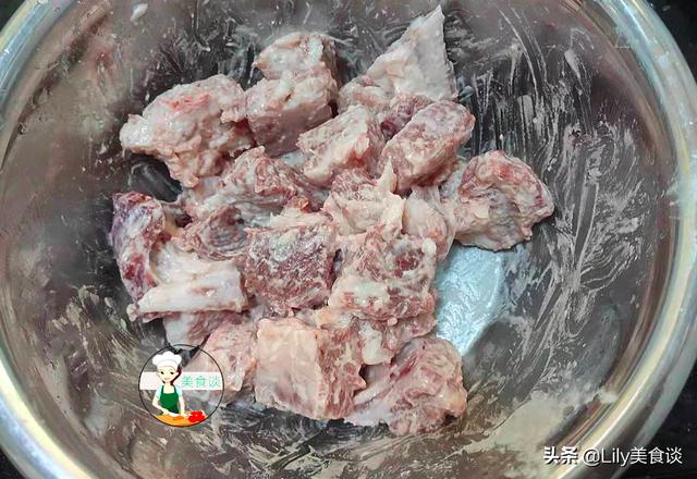 明日进入腊月，这肉记得要多吃，鲜香又营养，炖一锅上桌太鲜美了