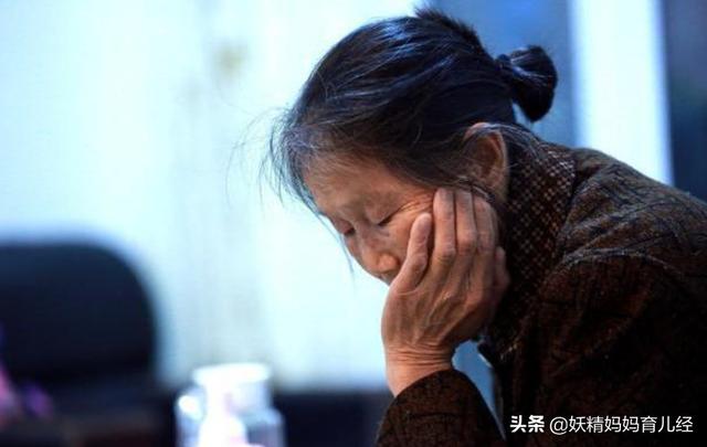 『超级宝妈』奶奶领免费奶粉，2个月孙女无法上户口，民警：贪小便宜吃大亏