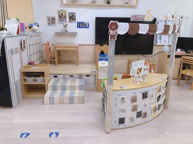 「上观新闻」为啥和孩子玩银行取钱角色扮演？特级园长：开园还有5天，家长别用病毒吓孩子